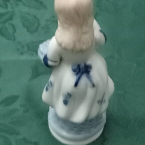 Vintage small blue and white girl figurine - Picture 2 of 2